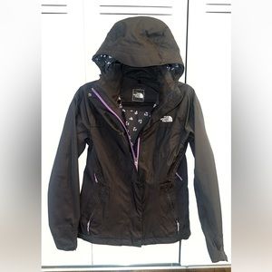 Rain Coat, multiple pockets. Flowered pattern lining, zipper and velcro closure.